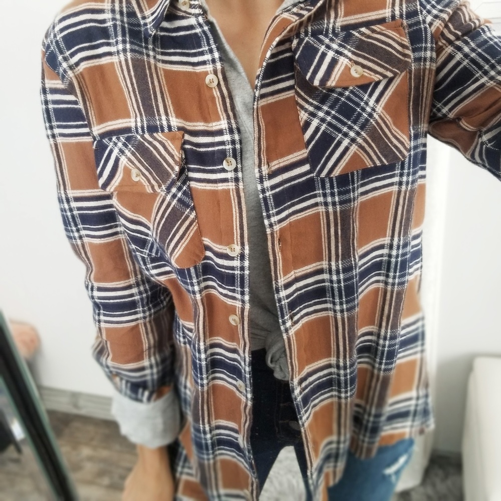 Last 1️⃣ Cognac and Navy Spring Plaid Button Down Top Pocket Top - Picture 4 of 7